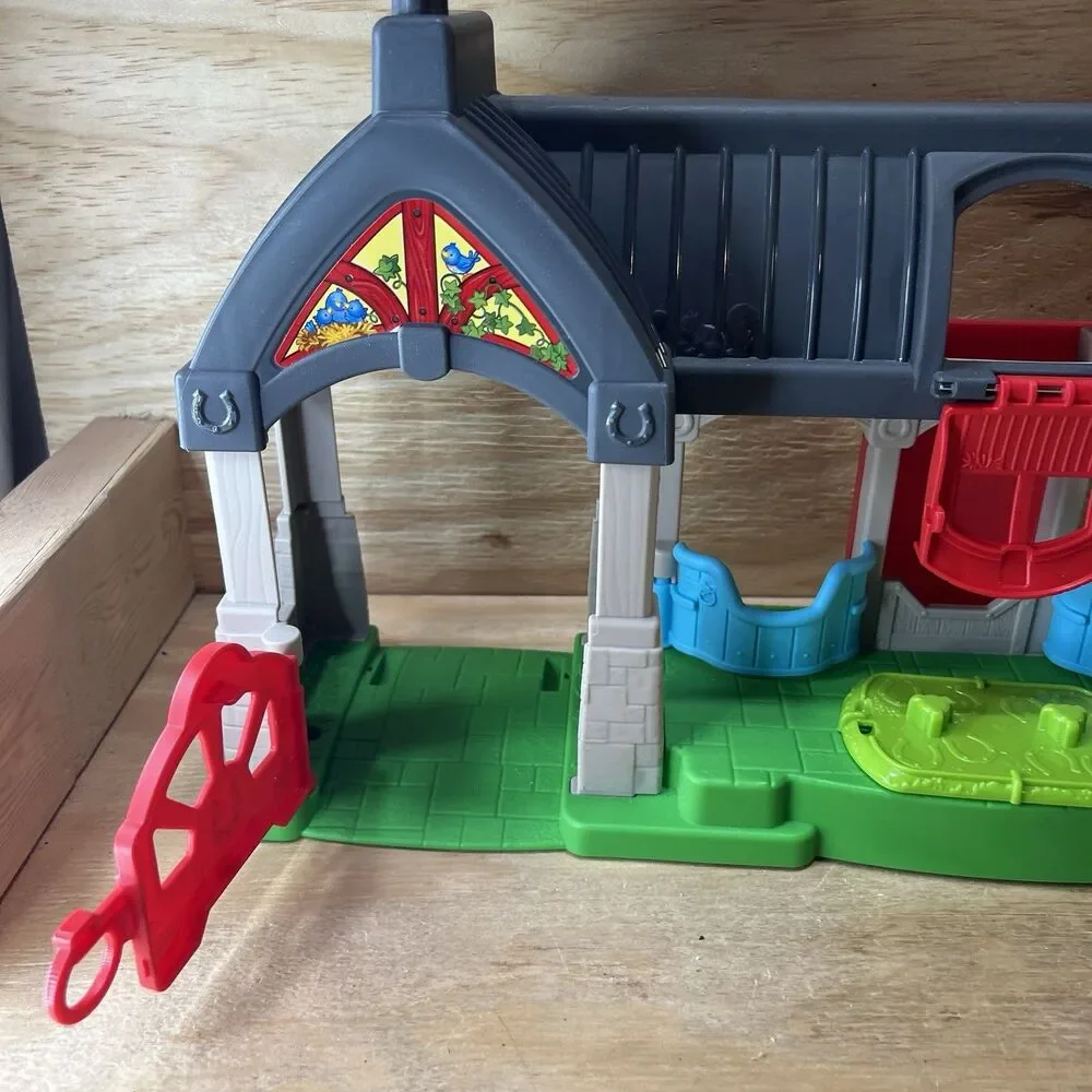 Fisher-Price Little People Friendly Horses Stable Barn Playset & 9 Figures